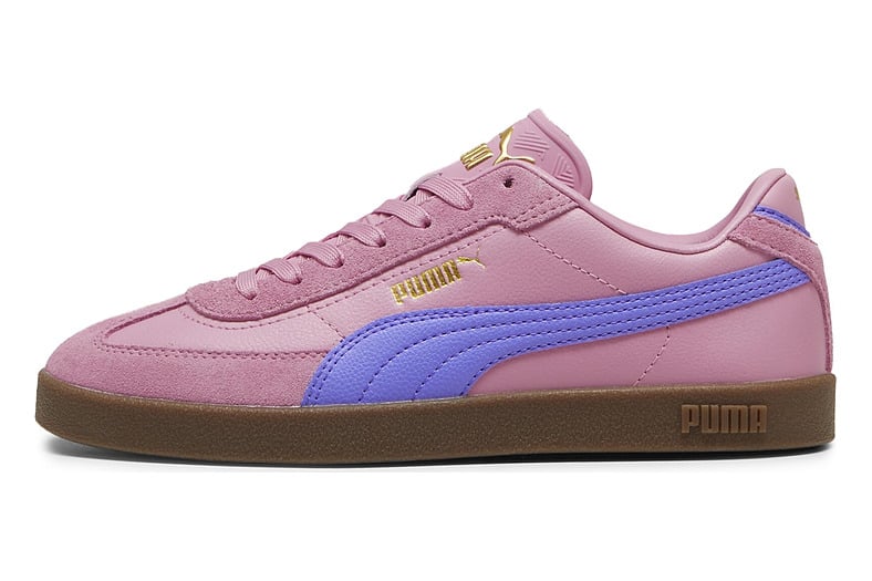 Zapatillas Puma Club II Era unisex en malva con detalles morado oscuro y suela color caramelo