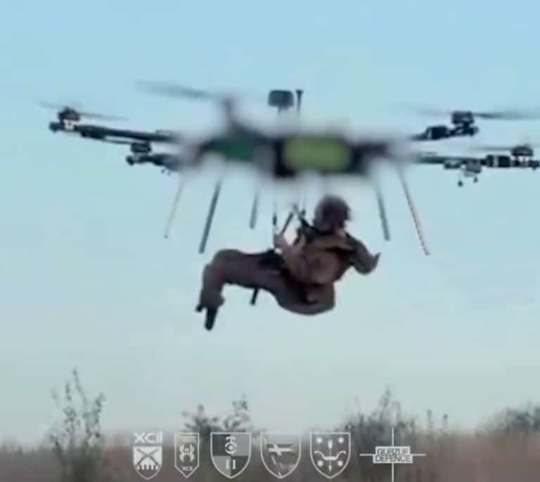 Ucrania evacúa por primera vez a un soldado herido en el frente con un dron