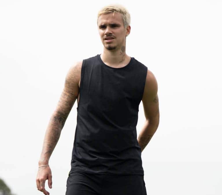 El hijo de los Beckham que debuta en la pantalla grande con el drama romántico gay 'Forty Love'