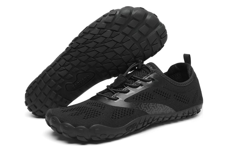 Zapatillas barefoot SAGUARO Smart I negras de cinco dedos con suela de goma y cierre de hebilla, unisex