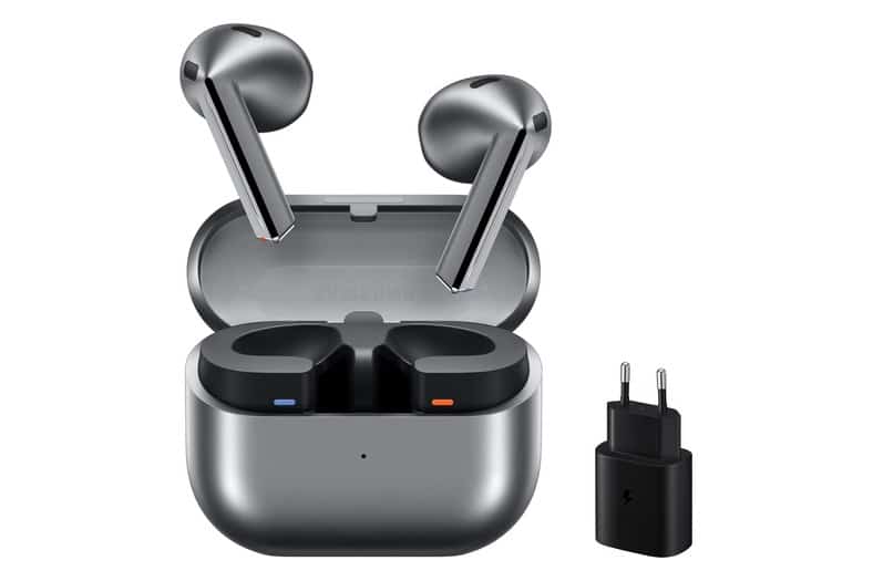 Auriculares inalámbricos Samsung Galaxy Buds3 en gris con estuche de carga y cargador de pared