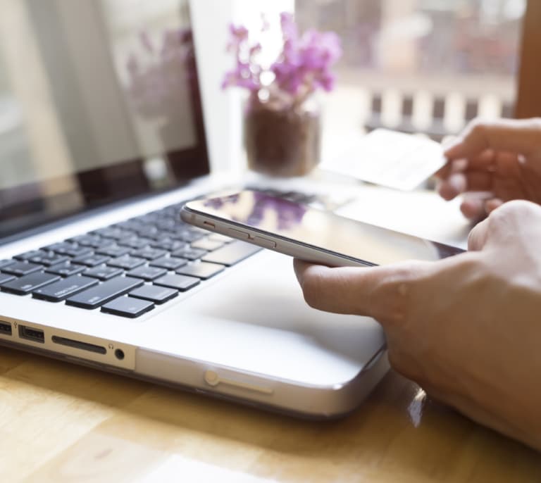 Tus compras por internet serán más caras a partir de ahora: el nuevo recargo del que alerta la OCU