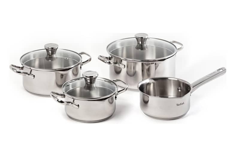 Batería de cocina Tefal Duetto de acero inoxidable plateado con tres cacerolas, un cazo y tapas de cristal
