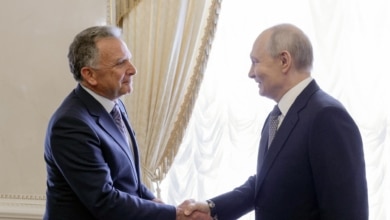 Zelenski, dispuesto a congelar las líneas de frente como paso inicial para negociar con Putin y Trump