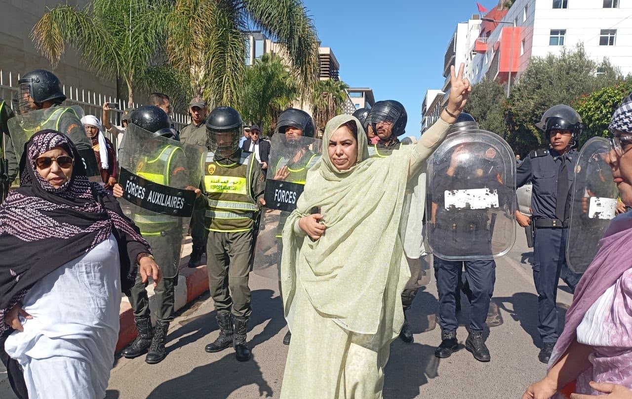 Familiares de los presos saharauis de Gdeim Izik, detenidos en Marruecos