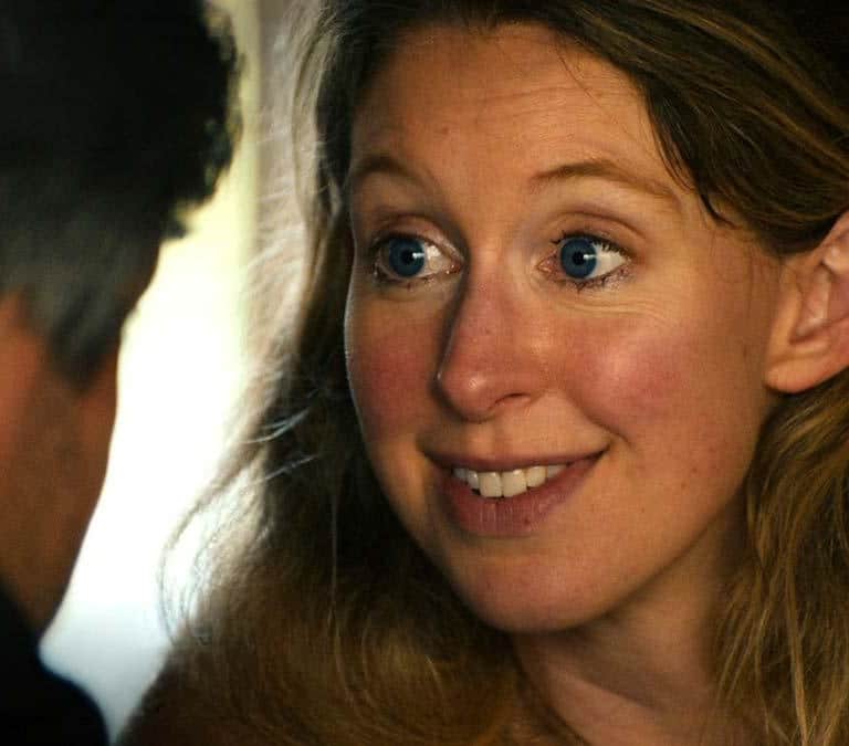 'You Can See Everything': la película sobre Elizabeth Holmes que se perfila como la gran rival de 'La bola negra' en los Oscar 2027